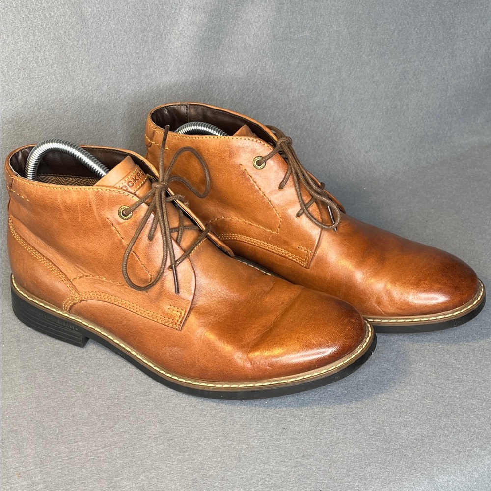 Rockport Men's "Classic Break" Leather Chukka Boots. sz 9.5